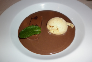 Crema de chocolate con helado de piña