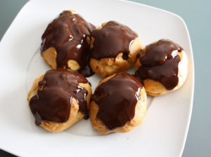 Profiteroles de chocolate